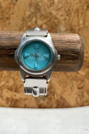 Reloj Plateado con Esfera Azul